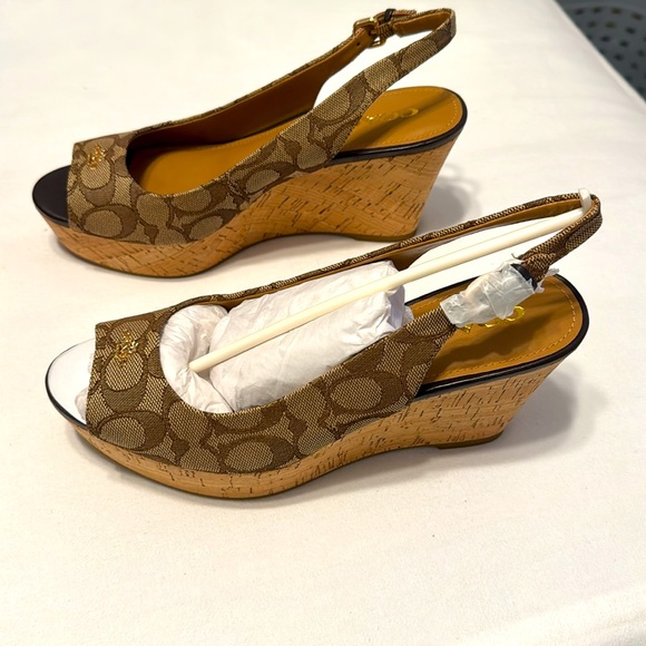 NWT Coach “Ferry” women’s wedge sandals size 8M. Khaki/chestnut color. Gorgeous! - Picture 5 of 6